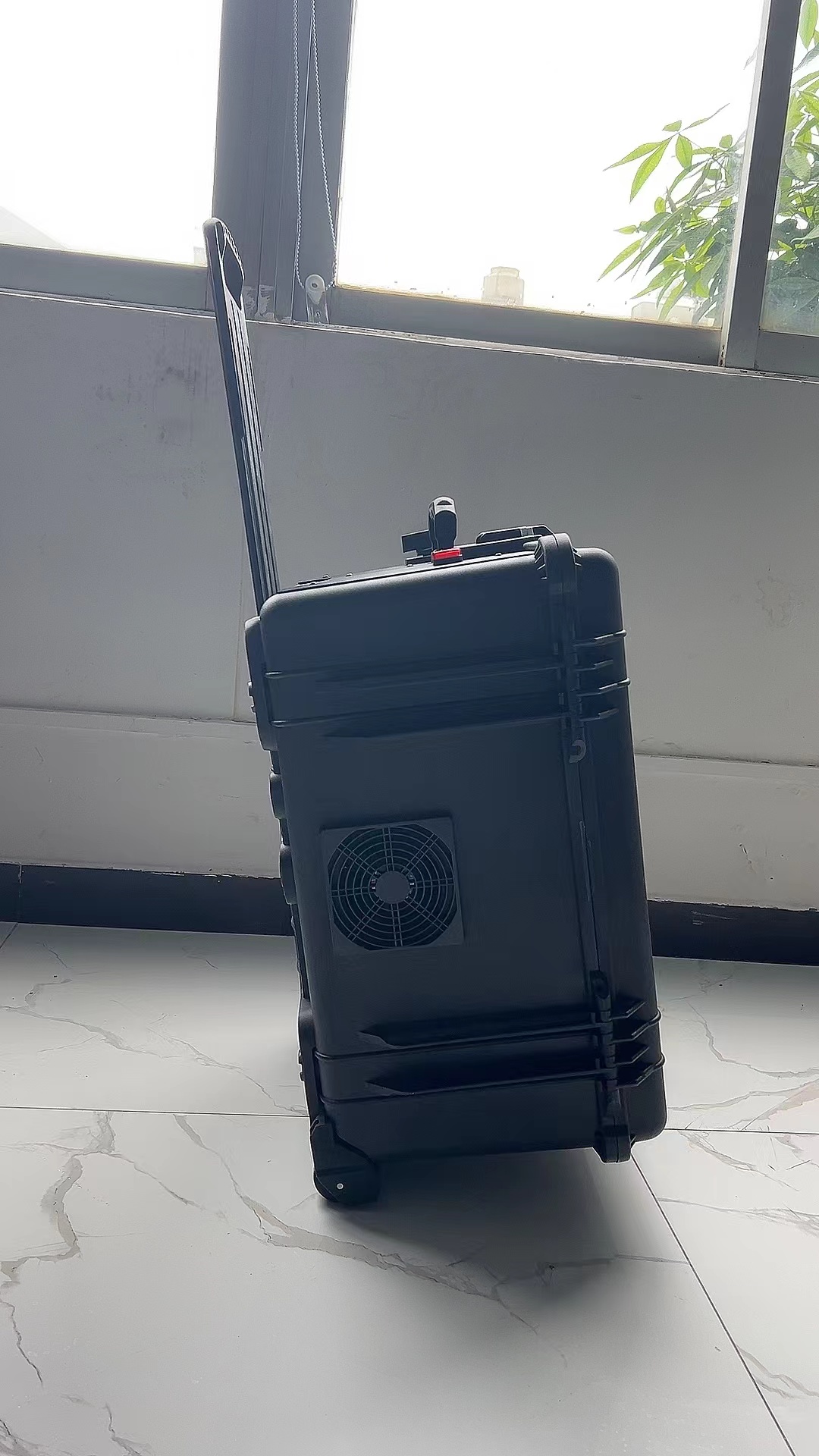 茄子河手拉箱型移动通信干扰器